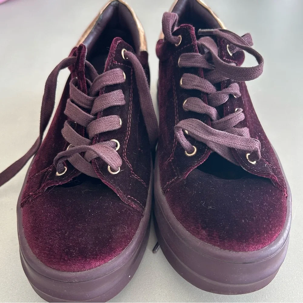 XTI The Perfect Gear Burgundy Velvety Sneakers with Gold Trim. Size 36EU. - Picture 3 of 6
